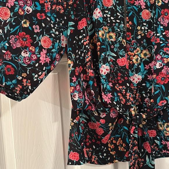 Express Blouse - Picture 2 of 2